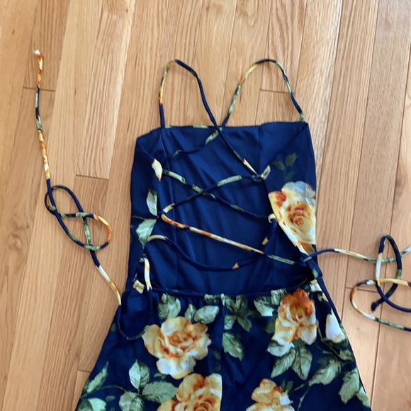 Gorgeous cross tie back jumper - Picture 5 of 9